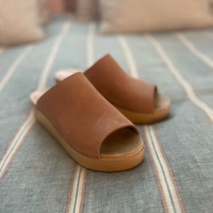 BRYR Norma clog in natural